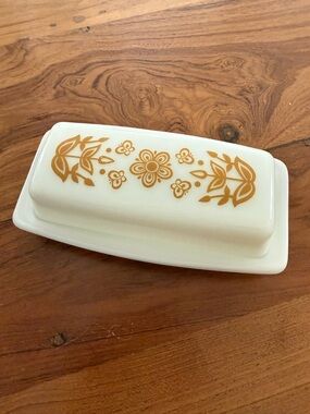 PYREX Butterfly Gold Butter Dish